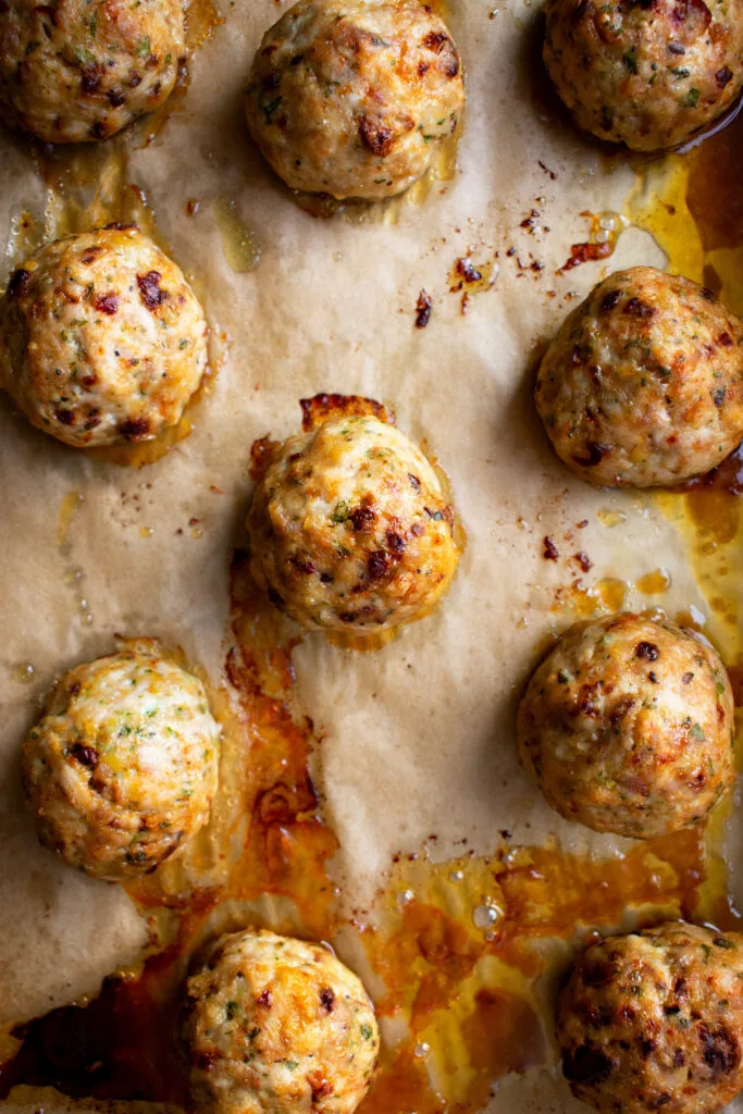 Baked Rosemary Chicken Meatballs with Tomato Orzo zubereiten: Schritt 4
