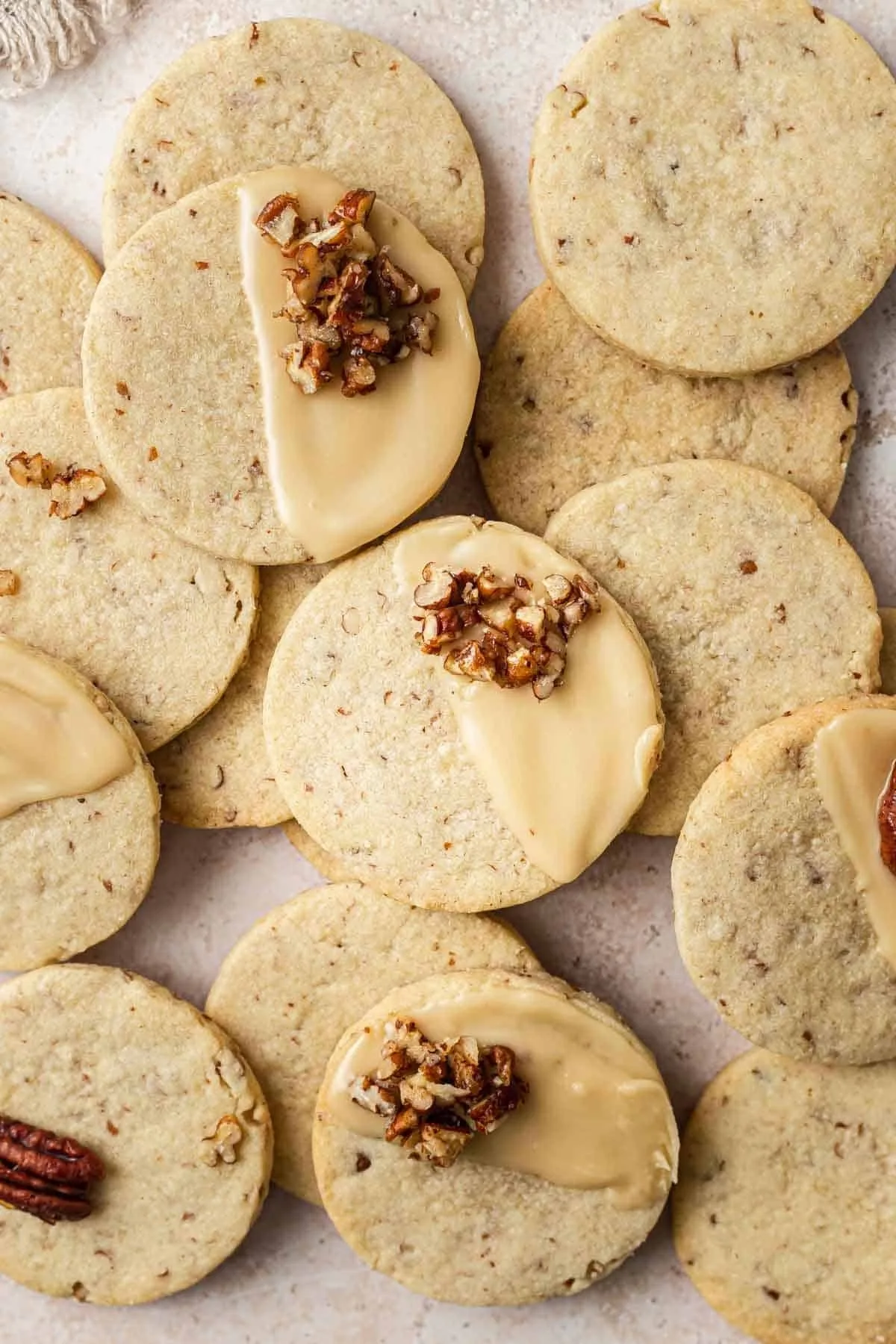 Pecan Shortbread with Maple Glaze Recipe – Schritt 4 Pecan Shortbread with Maple Glaze Recipe zubereiten: Schritt 4